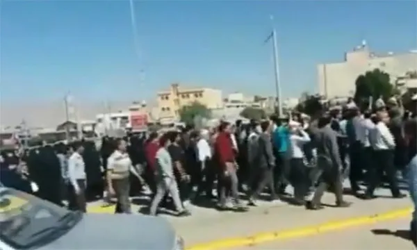 İran'da 'Kenti İkiye Ayırma' Protestosu: Ölü ve Yaralılar Var-3