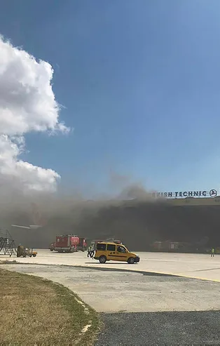 Atatürk Havalimanı'nda panik anları! Bir anda patladı...