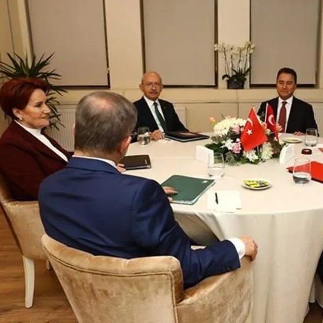 Kendi logomuzla seçime gireceğiz deyip milli medyayı hedef alan Ali Babacan CHP listesine girdi