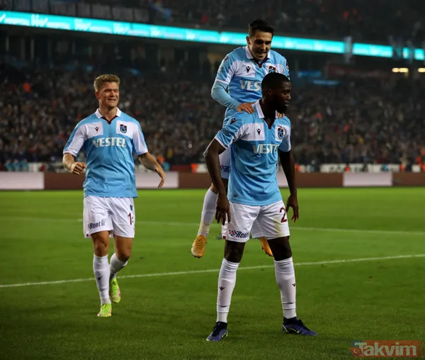 Trabzonspor - Gaziantep FK maçında ilginç olay! Arda Akbulut kaleye geçince Muhammet Taha Tepe maça motosikletle yetişti - 27