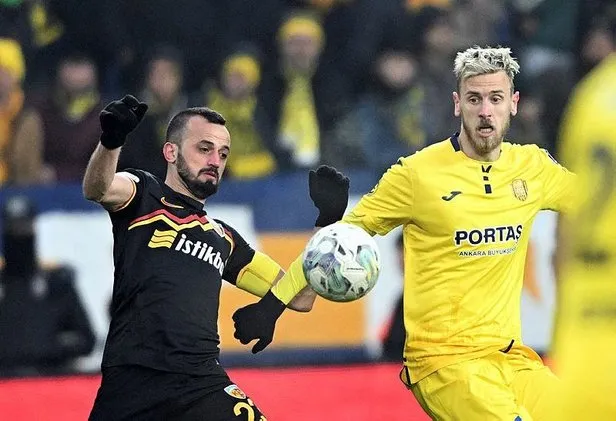 ankaragucu-evinde-kayserisporu-2-1-ile-gecti-1673190422991.jpeg