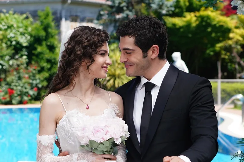 bir-gece-masali-35-bolum-fragmani-yayinlandi-sen-artik-yetim-bir-cocuk-degilsin-1748694220962.jpg Kaynak: atv