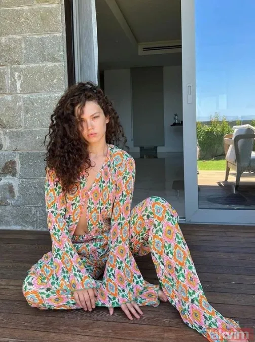 Melisa Şenolsun'un 'ısınalım' notlu mayokinili karesi olay! Sosyal medya çalkalandı yorum üstüne yorum yağdı: "Giyinmeyi unutmuş..." - 2