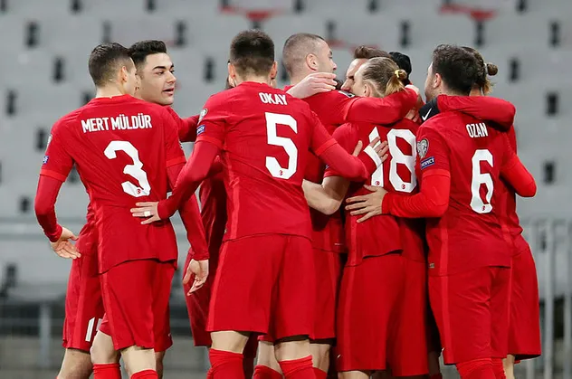 Milli yıldız adım adım Trabzonspor'a! Abdullah Avcı bizzat aradı
