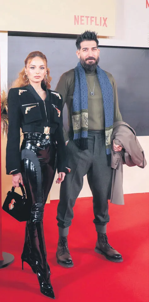 unluler-akin-etti-eski-asiklar-berrak-tuzunatac-ve-uraz-kaygilaroglu-kose-kapmaca-oynadi-seranay-sarikaya-ise-1667597445767.jpg Ünlüler akın etti! Eski aşıklar Berrak Tüzünataç ve Uraz Kaygılaroğlu köşe kapmaca oynadı, Seranay Sarıkaya ise tarzıyla büyüledi-12