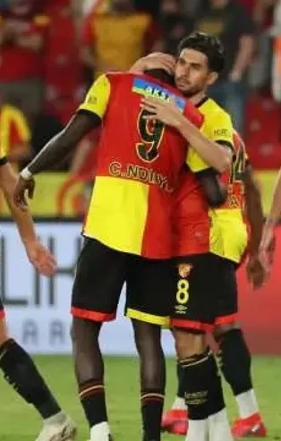 Göztepe, Başakşehir karşısında geriden geldi kazandı!