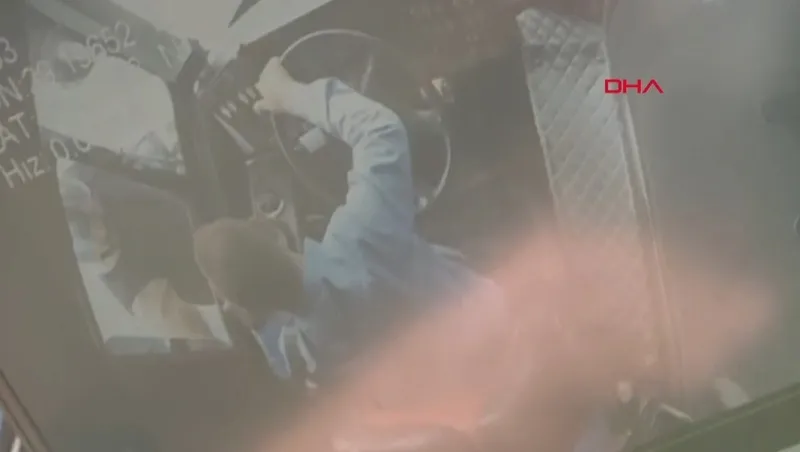 Kazı anı kamerada (Takvim.com.tr / Ekran görüntüsü)