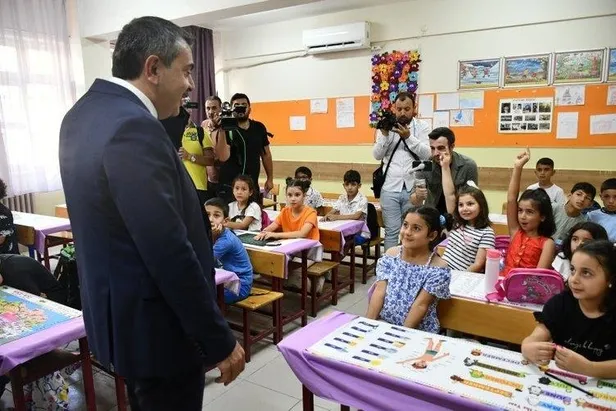 milli-egitim-bakani-yusuf-tekin-mulakat-surecine-iliskin-sorulari-yanitladi-sinav-oncesi-ne-gibi-tedbirler-ali-1694850631893.jpeg Milli Eğitim Bakanı Yusuf Tekin mülakat sürecine ilişkin soruları yanıtladı! Sınav öncesi ne gibi tedbirler alınacak?-3