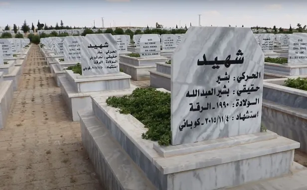 YPG/PKK'nın çocukları kullandığını belgelendi! Aynularab'da kan donduran mezar taşları-3