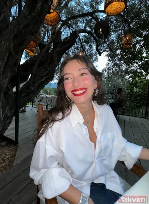 Neslihan Atagül'den yeni ayna pozu: Ünlü oyuncu doğal tarzıyla beğeni topladı - 6