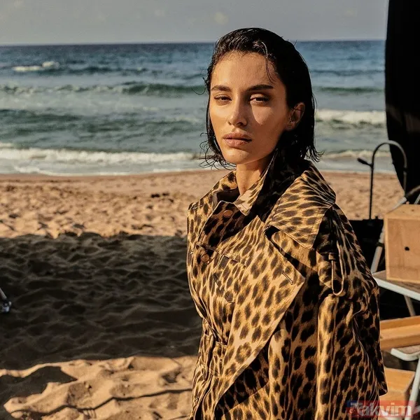 Bana Masal Anlatma’nın Ayperi’si Hande Doğandemir derin dekolteli süper mini elbisesiyle boy gösterdi! Ortalık yandı kavruldu - 18