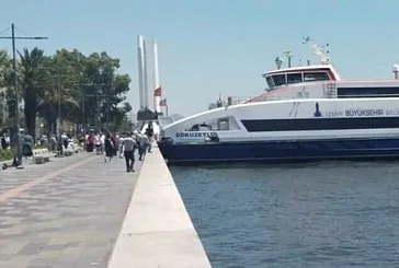 İzmir'de gemi kazası: Arızalanan yolcu gemisi duvara çarptı