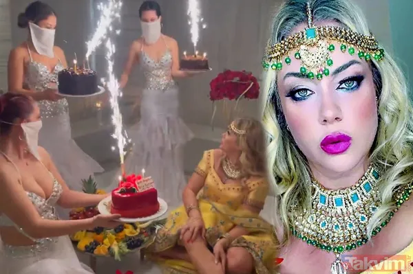 Yeliz Yeşilmen'in hamam görüntüleri sosyal medyayı yıktı geçti! Göbek taşı üstünde dansözler göbek attı Yeliz yeni yaşını işte böyle kutladı - 1