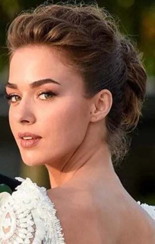 Bensu Soral ve Hakan Baş evliliklerindeki krizi geride bıraktı! Ünlü çift romantik pozlara imza attı