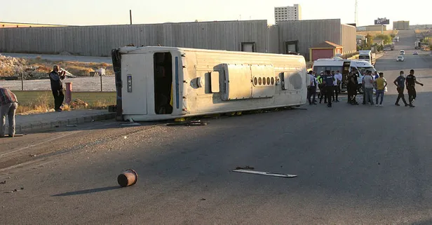 Karaman'da çekici ile servis otobüsü çarpıştı