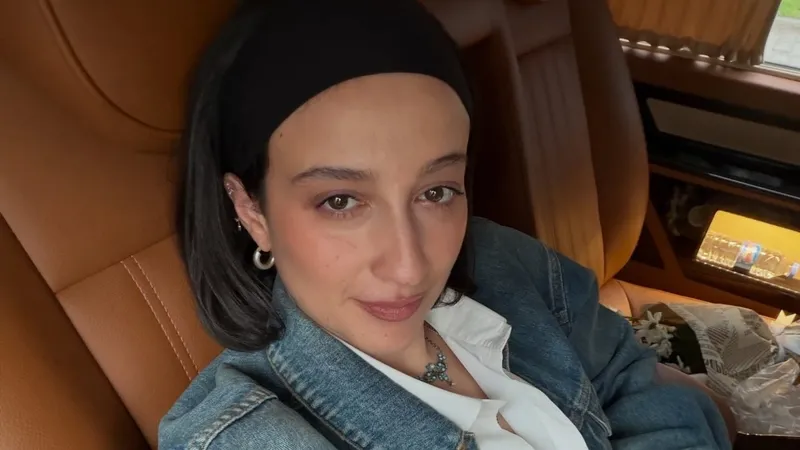 minik-diva-bebe-yolda-melike-sahin-konserde-hamile-oldugunu-acikladi-1777406824548.jpg Minik diva bebe yolda: Melike Şahin konserde hamile olduğunu açıkladı-8