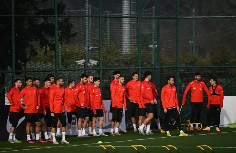 Kuntz'dan flaş karar! İşte Türkiye Ermenistan maçı 11'i - 8