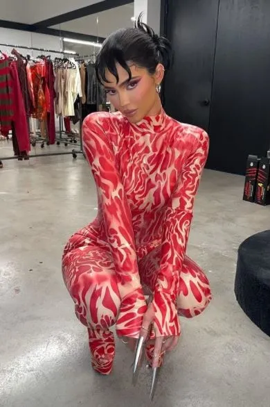 Kylie Jenner çırılçıplak kanlar içinde paylaştı bir de 2 aylık hamile! Bu görüntüye bakmak mide ister ama o hiç çekinmedi-6