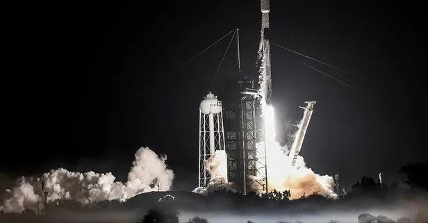 Uzay şirketi SpaceX 60 Starlink uydusunu daha uzaya fırlattı