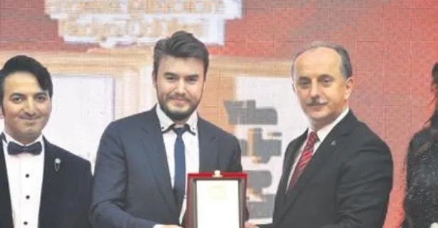 Mustafa Ceceli, önceki akşamki ’Engelsiz Mikrofon Radyo Ödülleri’ne katıldı