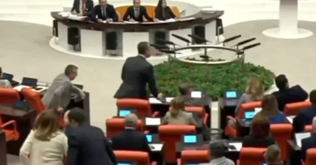 Ali Mahir Başarır’dan TBMM’de skandal: AK Parti grubuna şişe fırlattı