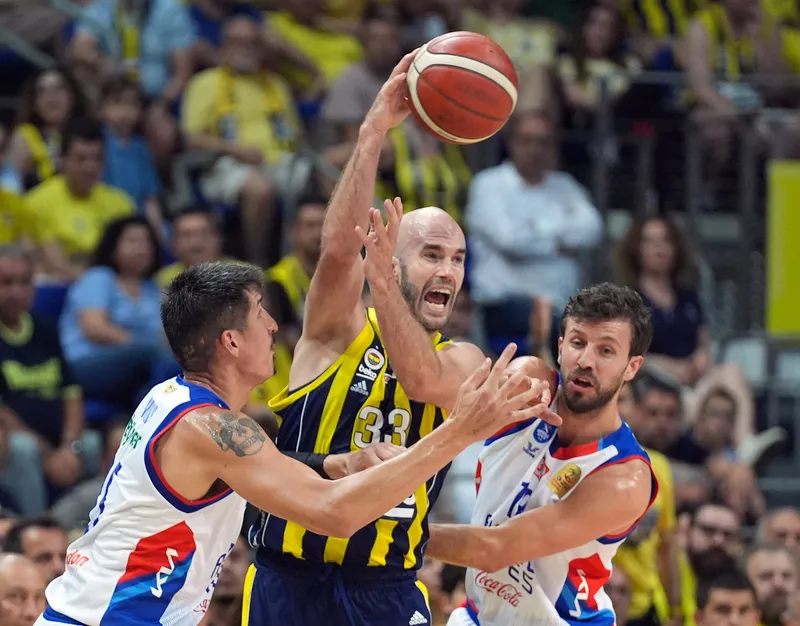 daha-bitmedi-anadolu-efes-final-seriyi-2-1e-getirdi-1718048661902.jpg