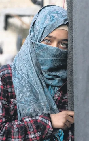 İdlib’de Rusya ve Esad’ın bombalarından kaçan aileler, hapishanelere sığındı