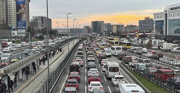İstanbul'da iftara yetiş yetişebilirsen: Trafik yoğunluğu yüzde 83'e yükseldi