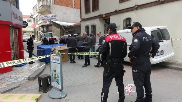 usakta-cinnet-getiren-anne-dehseti-2-aylik-bebegini-6-kattan-atti-1683127733983.jpeg Uşak'ta cinnet getiren anne dehşeti: 2 aylık bebeğini 6. kattan attı!-2