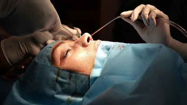 dunya-estetik-icin-turkiyeye-kosuyor-plastik-cerrahide-turkiye-farki-1647591423475.jpg Dünya estetik için Türkiye'ye koşuyor! Plastik cerrahide Türkiye farkı-3