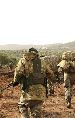 Türk askeri Kurni Dağları'nın zirvesinde