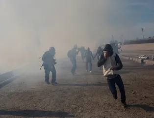 ABD polisinden sınırdaki göçmenlere gazlı müdahale