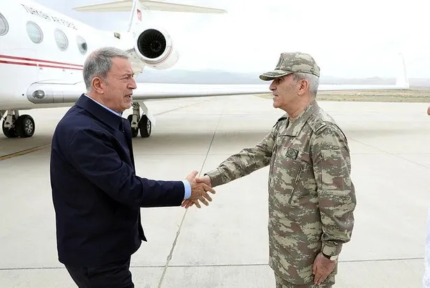 SON DAKİKA: Bakan Akar 5. Hudut Alayı'nda denetlemelerde bulundu-2