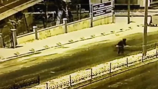 istanbul-arnavutkoyde-refujdeki-demir-ferforje-citler-calindi-1648104026739.jpg İstanbul Arnavutköy'de refüjdeki demir ferforje çitler çalındı-5