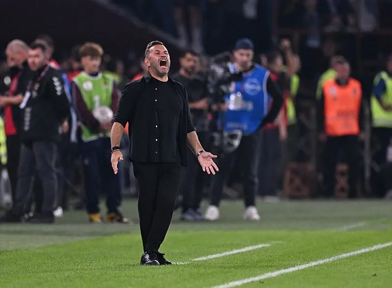 galatasarayda-trabzonspor-yenilgisi-sonrasi-okan-buruk-tepkisi-1789903508893.jpeg Galatasaray'da Okan Buruk çıkışı! Yönetimden eleştiri-4