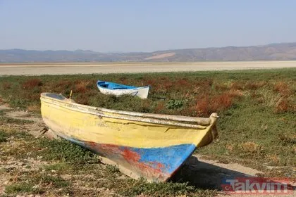 Gediz Ovası’nı besleyen Marmara Gölü neredeyse kurudu! Sadece 10 santimetre su kaldı