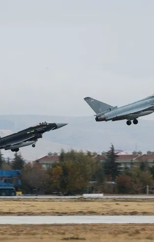 Türk ve İngiliz jetleri peş peşe havalandı! Yer: Konya