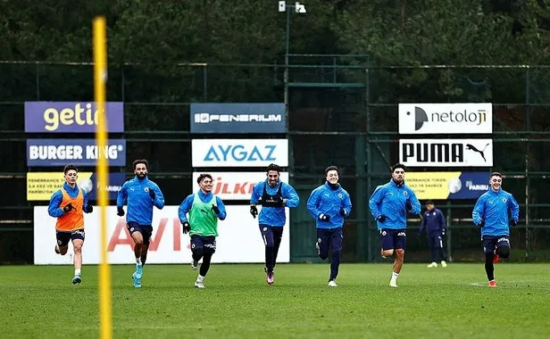 luiz-gustavo-ve-filip-novaktan-haber-var-fenerbahcede-alanyaspor-hazirliklari-1646669588169.jpeg Luiz Gustavo ve Filip Novak'tan haber var! Fenerbahçe'de 'Alanyaspor' hazırlıkları-3