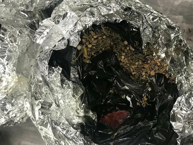 Son dakika: İstanbul Havalimanı'nda uyuşturucu operasyonu: Yolcu valizlerinde 18 kilogram yakalandı-3