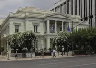 Dimokratia paçavrasının skandal haberini Yunan Dışişleri yalnızca kınamakla yetindi