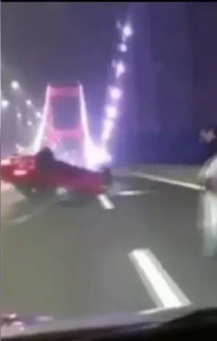 FSM'de dehşet anları kamerada: Takla atan otomobilden sağ kurtuldu