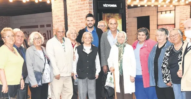 Örnek sanatçı! Tolgahan Sayışman, sinema salonu kapatıp huzur evi sakinleriyle film seyretti | Saklambaç haberleri