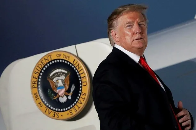 Trump Twitter'dan bombaladı: Çok aptal, burnu havada bir soytarı...