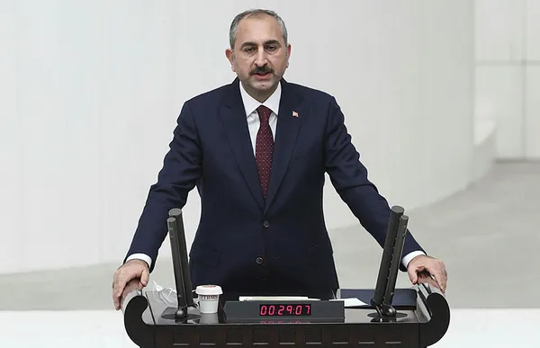son-dakika-adalet-bakani-abdulhamit-gul-yarginin-vesayet-duzeninin-bekciligini-yaptigi-donemler-geride-kalmistir-1607540690874.jpg