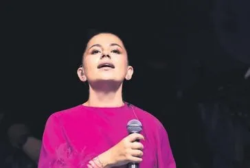 Pijamayla dolaşıyorum