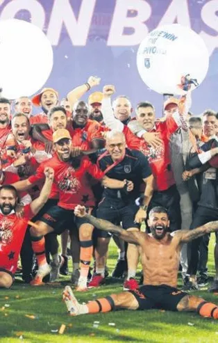 Başakşehir şampiyonluk kupasını alıyor