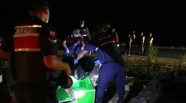 gaziantepte-taziye-donusu-feci-kaza-olu-ve-yaralilar-var-1623700222060.jpeg Gaziantep'te taziye dönüşü feci kaza! Ölü ve yaralılar var-5
