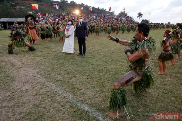 Fransa Cumhurbaşkanı Emmanuel Macron'un Fransız Polinezyası'nda ilginç anları! Boynuna çiçekleri doladılar - 34