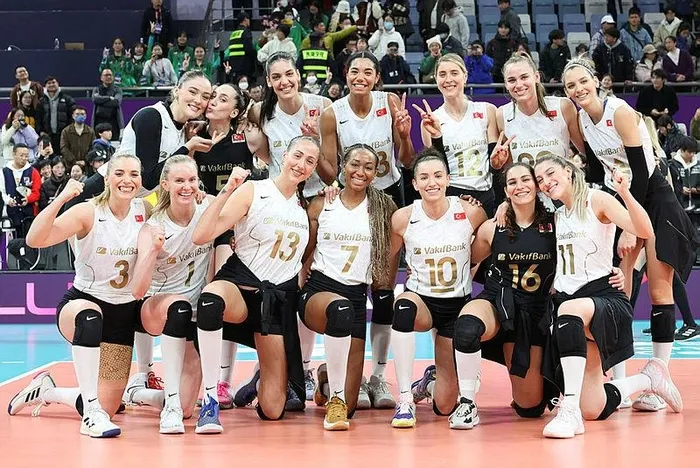 voleybolda-ilk-fivb-kadinlar-dunya-kulupler-sampiyonasi-finalinde-eczacibasi-dynavit-ve-vakifbank-karsi-karsiy-1702733520206.jpeg