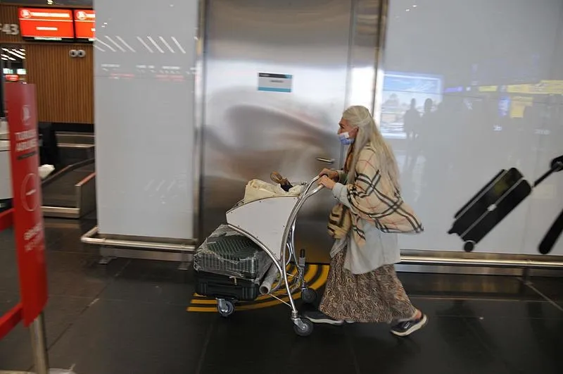 İstanbul Havalimanı'nda kalan İranlı akademisyen Dr. Shiva Kaviani Silivri Geri Gönderme Merkezi'ne yerleştirildi-2